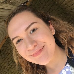 Meet your Posher, Chloe